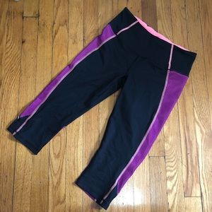 NWOT‼️ Victoria’s Secret VSX Yoga Capris 💕